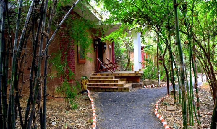 Lemon Tree Wildlife Resort, Bandhavgarh Tala  Exterior photo