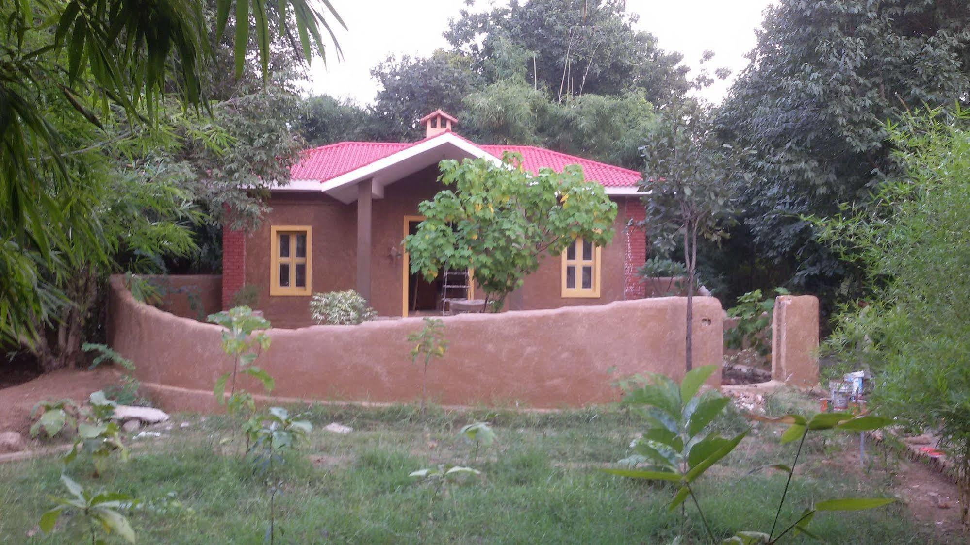 Lemon Tree Wildlife Resort, Bandhavgarh Tala  Exterior photo